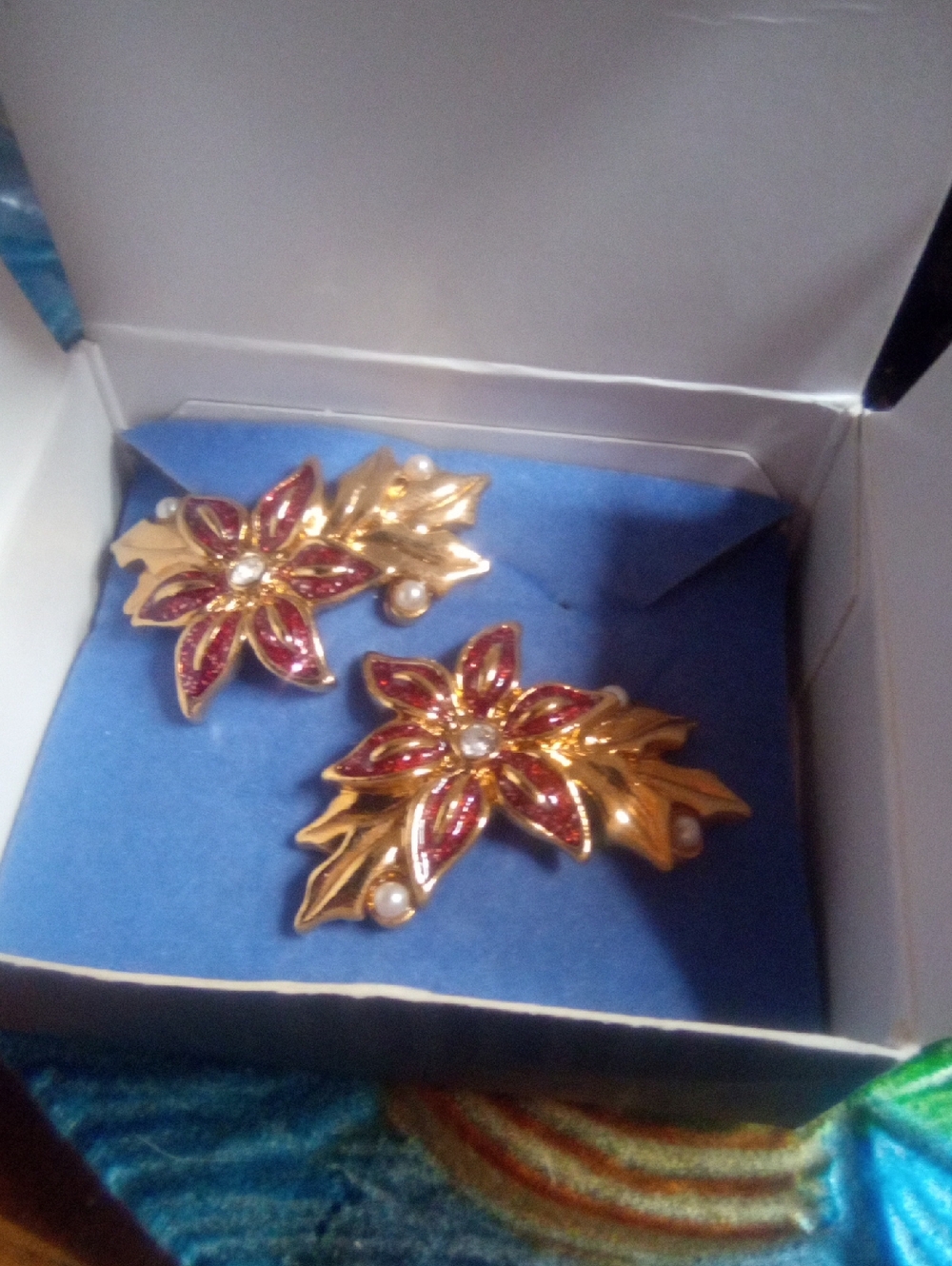 Avon poinsettia earrings